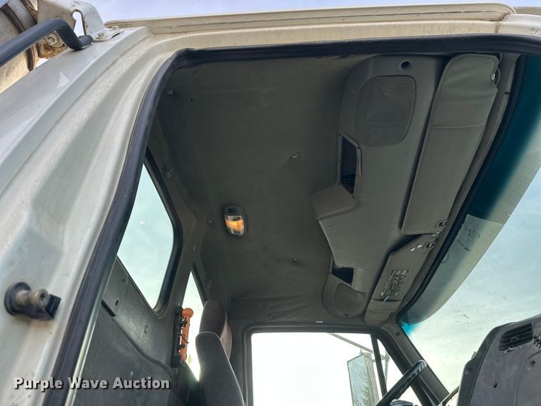 image for item DT6433 1999 Sterling L-Line truck cab and chassis