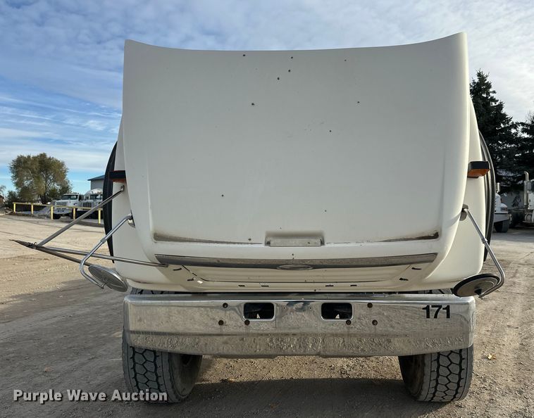 image for item DT6433 1999 Sterling L-Line truck cab and chassis