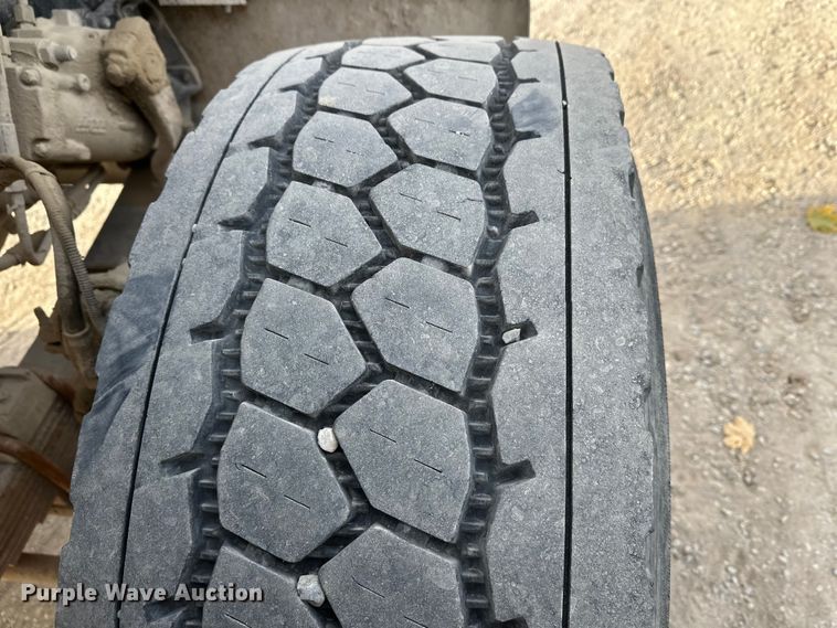 image for item DT6433 1999 Sterling L-Line truck cab and chassis