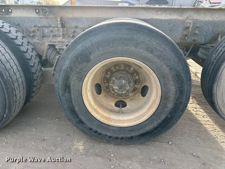 image for item DT6433 1999 Sterling L-Line truck cab and chassis