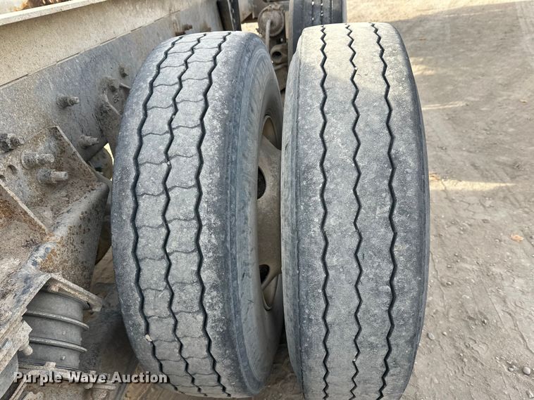 image for item DT6433 1999 Sterling L-Line truck cab and chassis