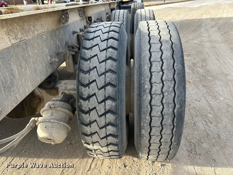 image for item DT6433 1999 Sterling L-Line truck cab and chassis