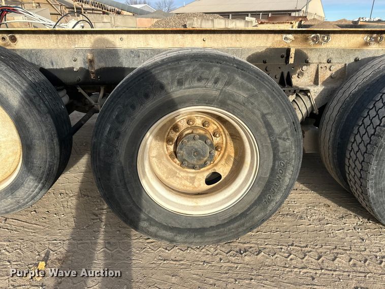 image for item DT6433 1999 Sterling L-Line truck cab and chassis