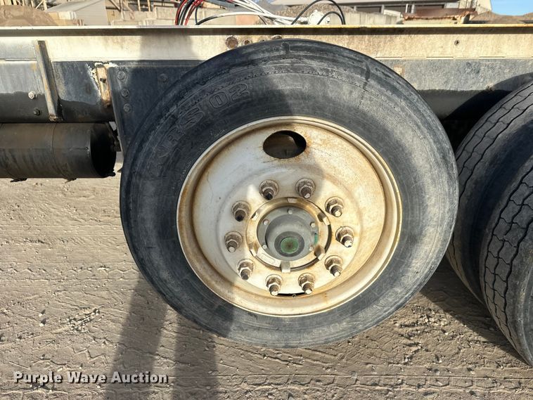 image for item DT6433 1999 Sterling L-Line truck cab and chassis