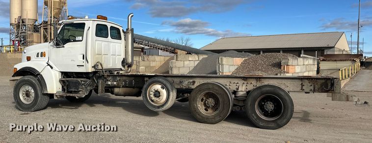 image for item DT6434 2003 Sterling L-Line truck cab and chassis