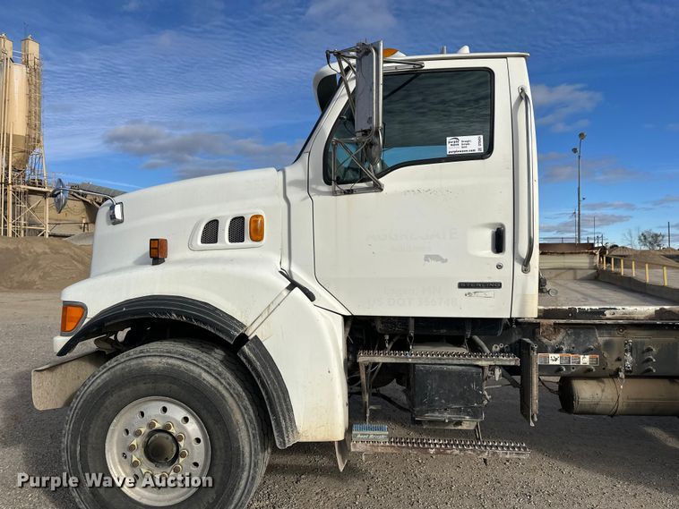 image for item DT6434 2003 Sterling L-Line truck cab and chassis