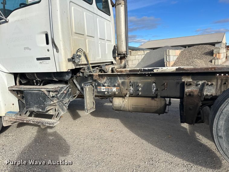 image for item DT6434 2003 Sterling L-Line truck cab and chassis