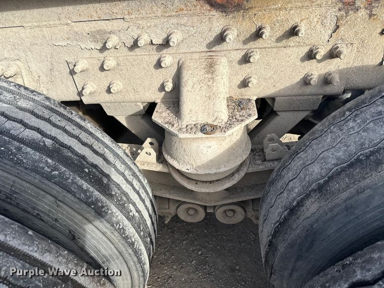 image for item DT6434 2003 Sterling L-Line truck cab and chassis