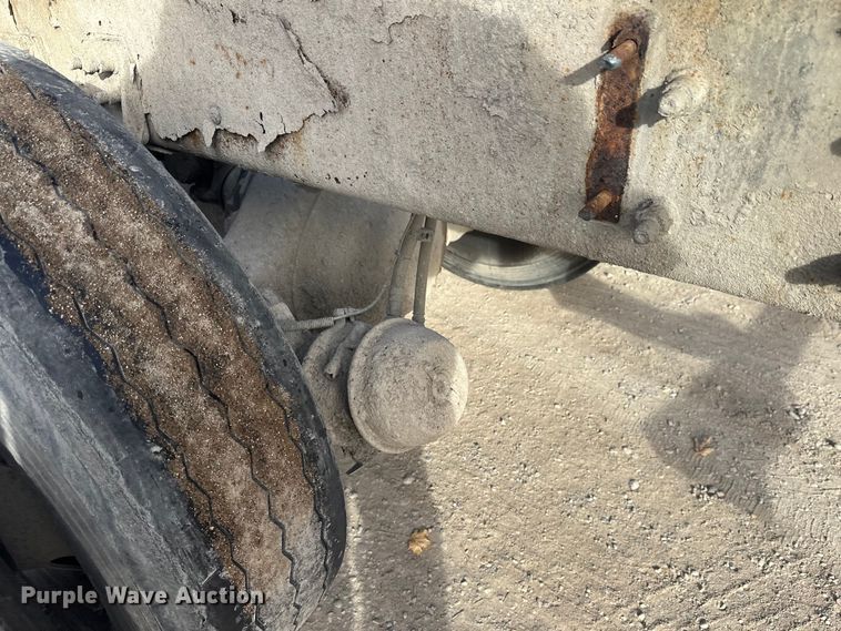 image for item DT6434 2003 Sterling L-Line truck cab and chassis