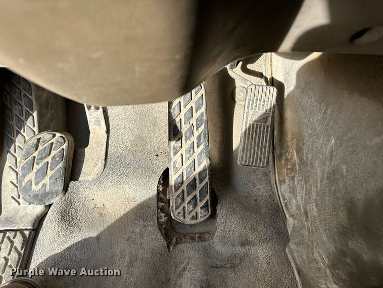 image for item DT6434 2003 Sterling L-Line truck cab and chassis