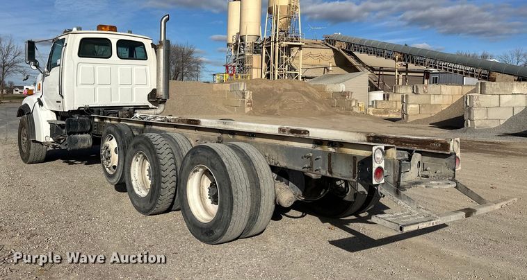 image for item DT6435 1999 Sterling L-Line truck cab and chassis