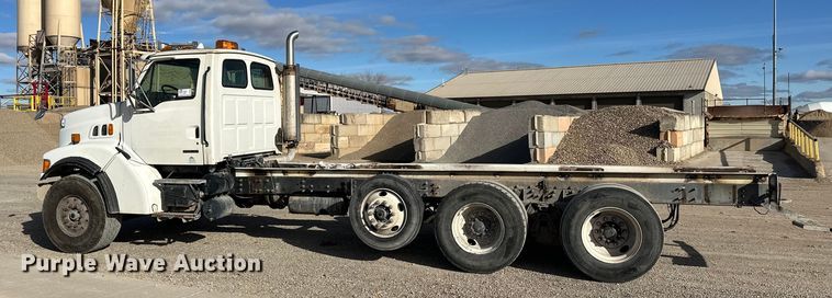 image for item DT6435 1999 Sterling L-Line truck cab and chassis