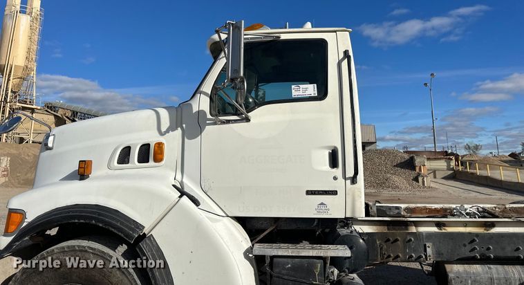 image for item DT6435 1999 Sterling L-Line truck cab and chassis