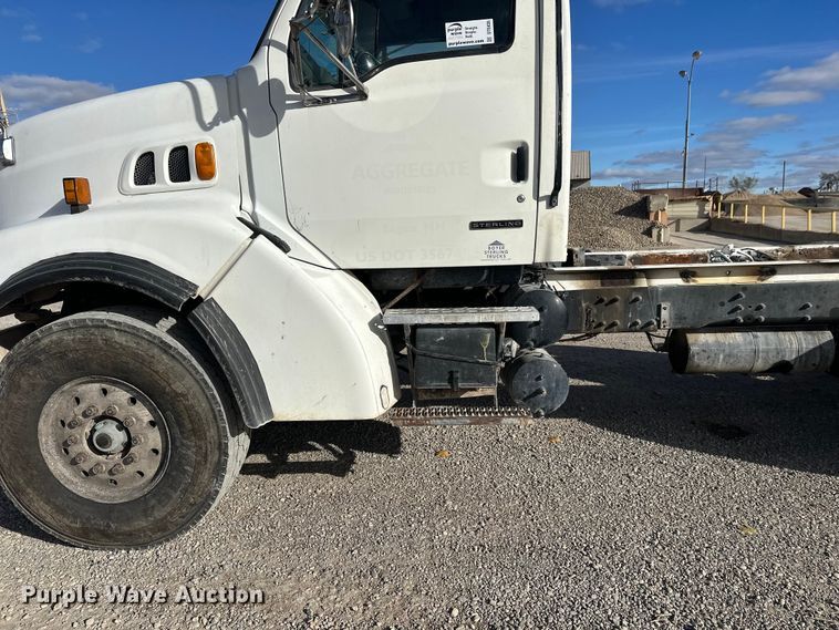 image for item DT6435 1999 Sterling L-Line truck cab and chassis