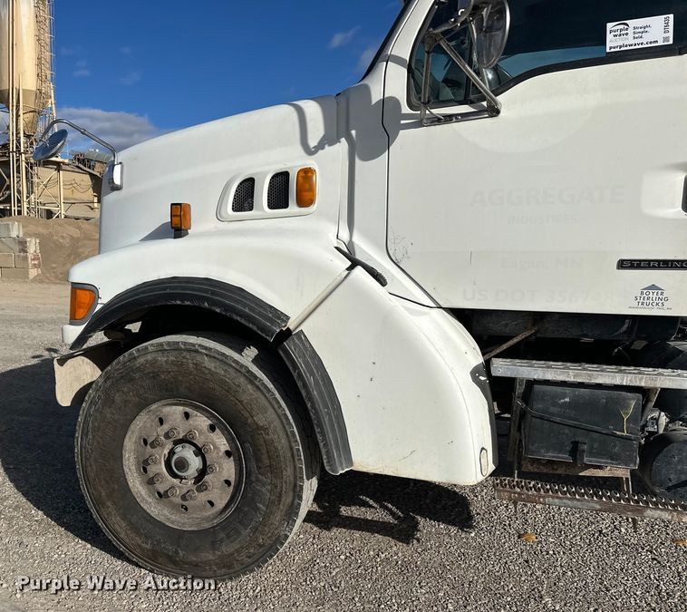 image for item DT6435 1999 Sterling L-Line truck cab and chassis