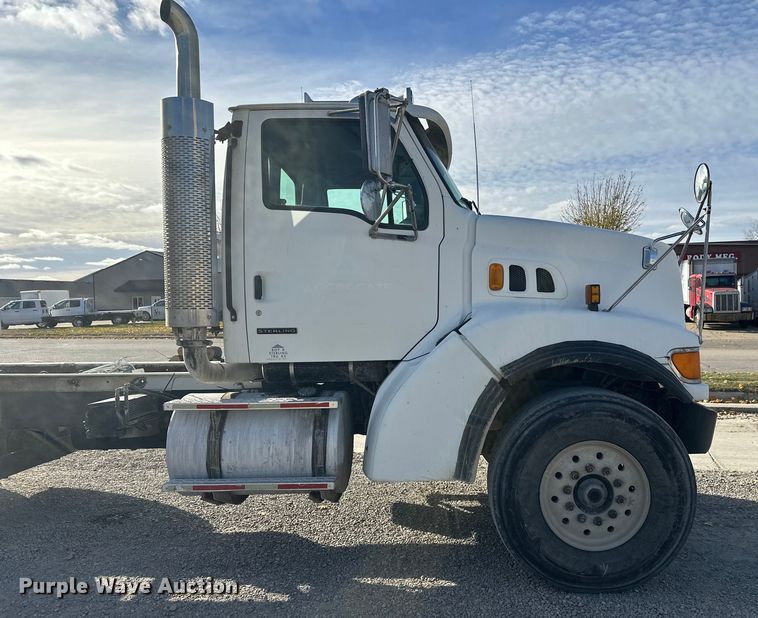 image for item DT6435 1999 Sterling L-Line truck cab and chassis