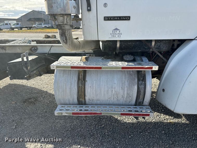 image for item DT6435 1999 Sterling L-Line truck cab and chassis