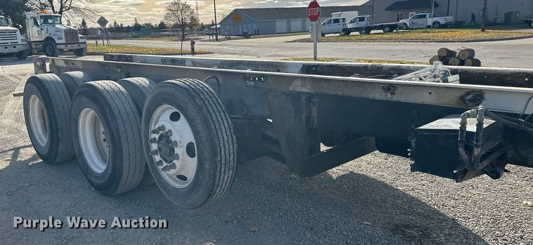 image for item DT6435 1999 Sterling L-Line truck cab and chassis