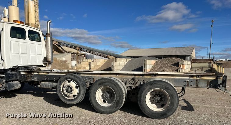 image for item DT6435 1999 Sterling L-Line truck cab and chassis