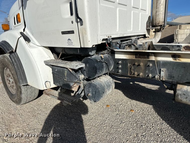 image for item DT6435 1999 Sterling L-Line truck cab and chassis