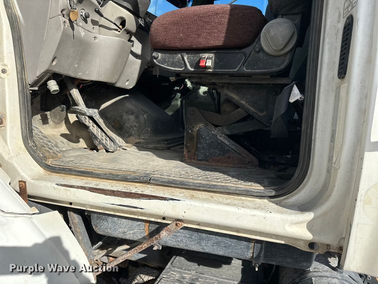 image for item DT6435 1999 Sterling L-Line truck cab and chassis