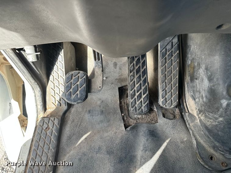 image for item DT6435 1999 Sterling L-Line truck cab and chassis