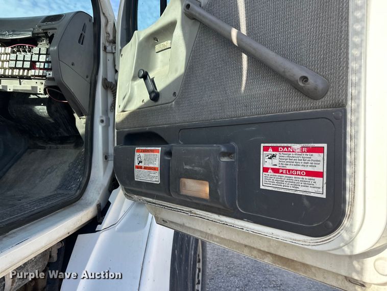 image for item DT6435 1999 Sterling L-Line truck cab and chassis