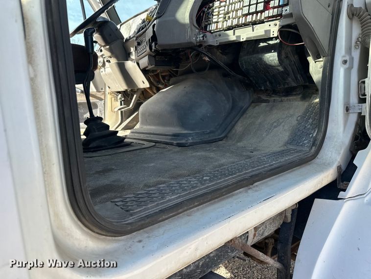 image for item DT6435 1999 Sterling L-Line truck cab and chassis