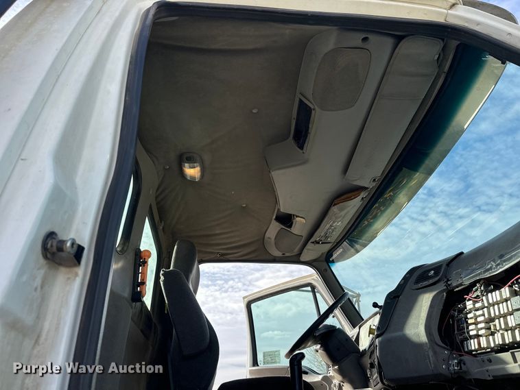 image for item DT6435 1999 Sterling L-Line truck cab and chassis