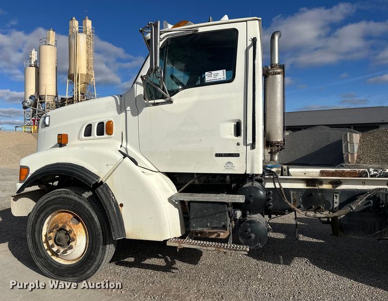 image for item DT6436 1999 Sterling L-Line truck cab and chassis