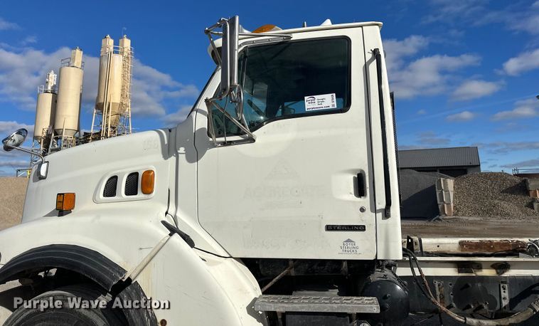 image for item DT6436 1999 Sterling L-Line truck cab and chassis