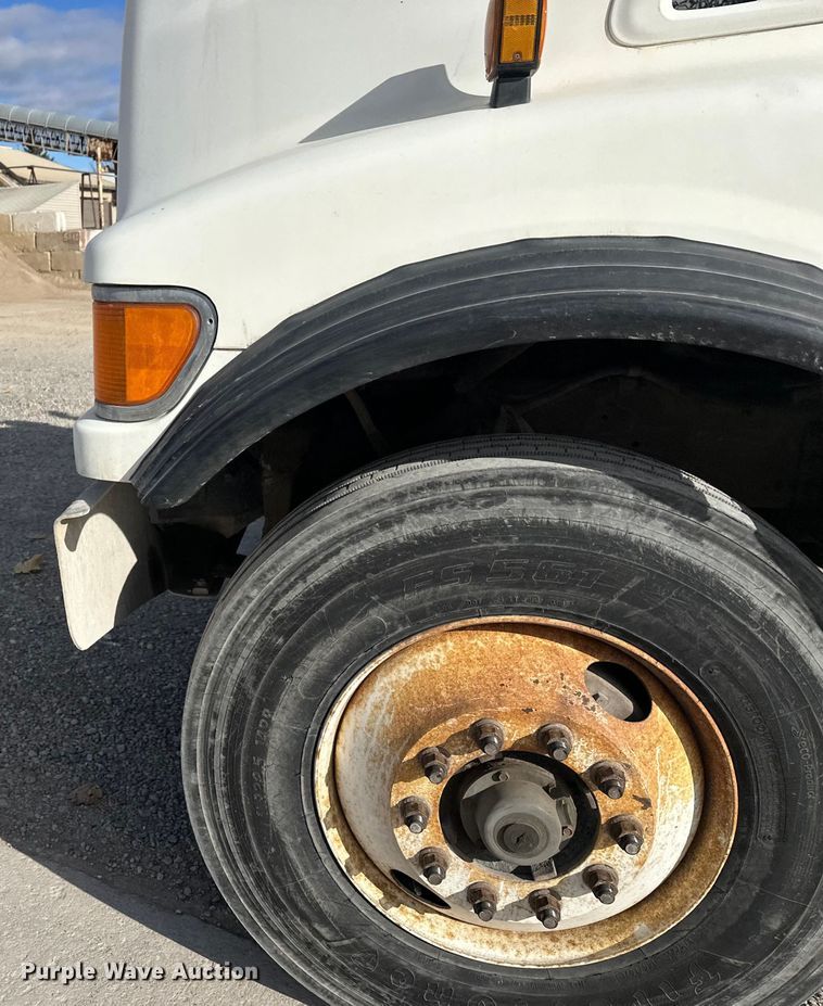 image for item DT6436 1999 Sterling L-Line truck cab and chassis