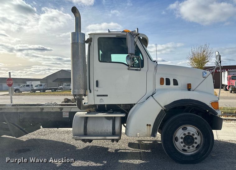 image for item DT6436 1999 Sterling L-Line truck cab and chassis