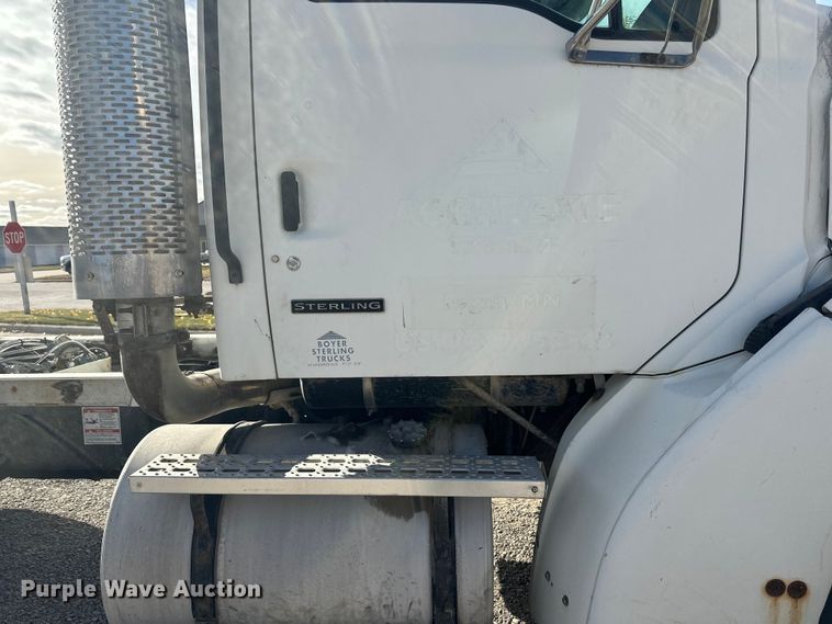 image for item DT6436 1999 Sterling L-Line truck cab and chassis