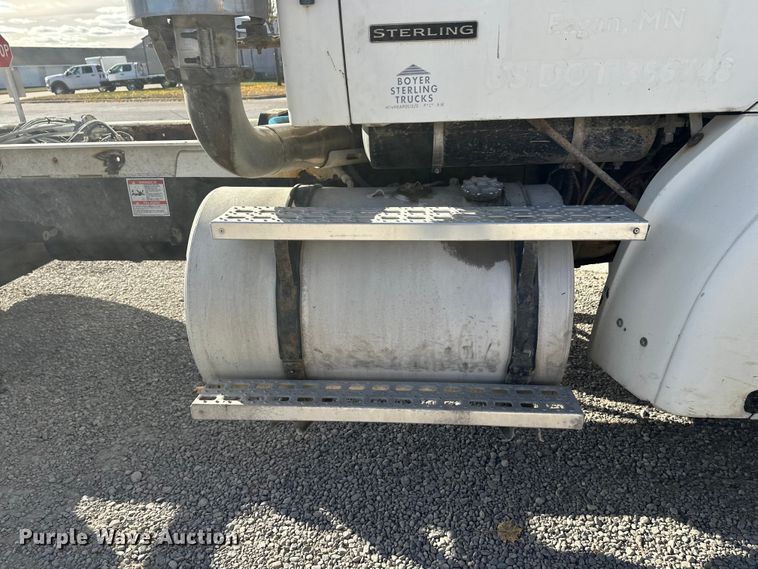 image for item DT6436 1999 Sterling L-Line truck cab and chassis