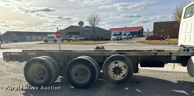 image for item DT6436 1999 Sterling L-Line truck cab and chassis