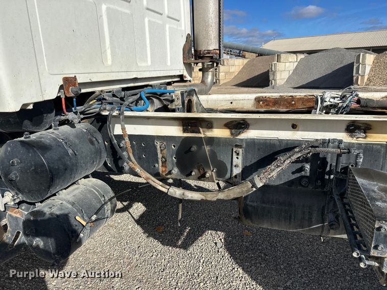 image for item DT6436 1999 Sterling L-Line truck cab and chassis