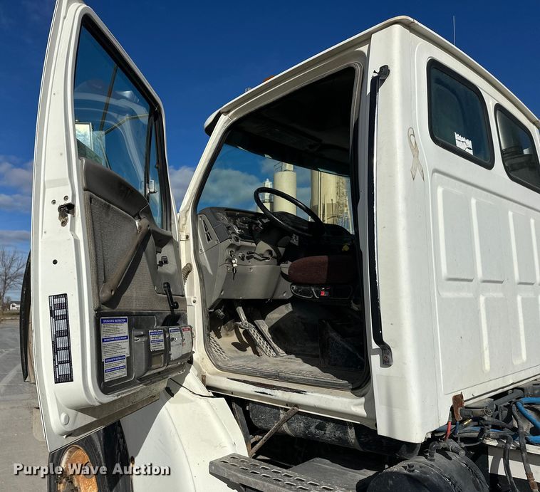 image for item DT6436 1999 Sterling L-Line truck cab and chassis