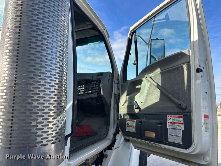 image for item DT6436 1999 Sterling L-Line truck cab and chassis