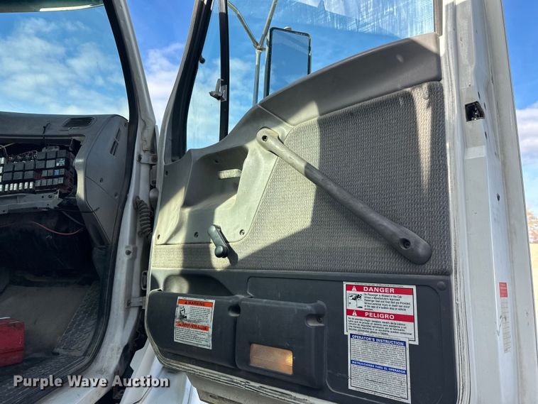 image for item DT6436 1999 Sterling L-Line truck cab and chassis