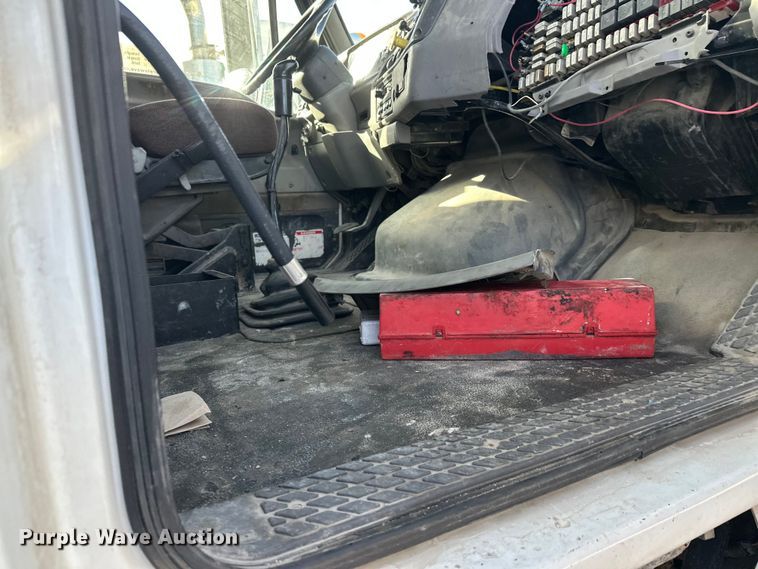 image for item DT6436 1999 Sterling L-Line truck cab and chassis