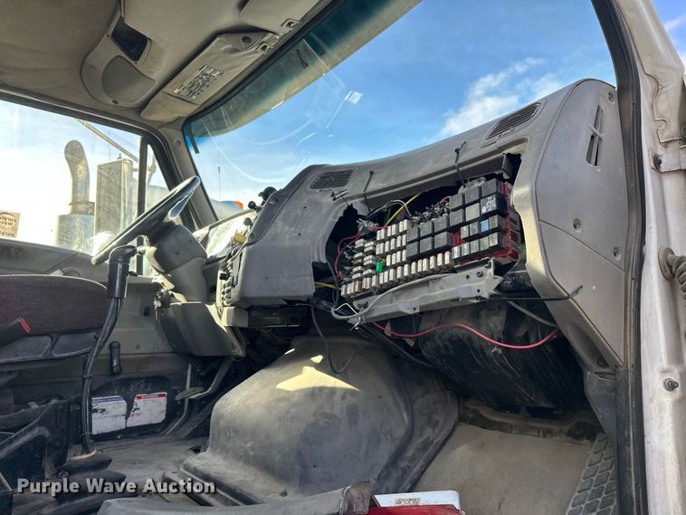 image for item DT6436 1999 Sterling L-Line truck cab and chassis