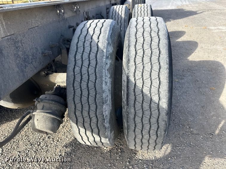 image for item DT6436 1999 Sterling L-Line truck cab and chassis