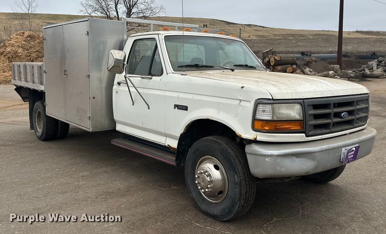 image for item DT6442 1993 Ford F450 Super Duty flatbed truck