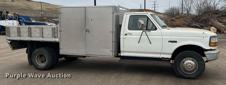 image for item DT6442 1993 Ford F450 Super Duty flatbed truck