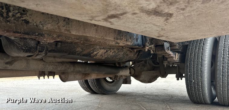 image for item DT6442 1993 Ford F450 Super Duty flatbed truck