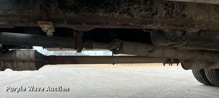 image for item DT6442 1993 Ford F450 Super Duty flatbed truck