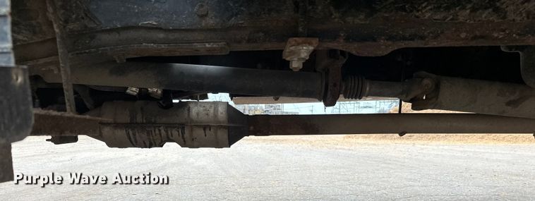 image for item DT6442 1993 Ford F450 Super Duty flatbed truck