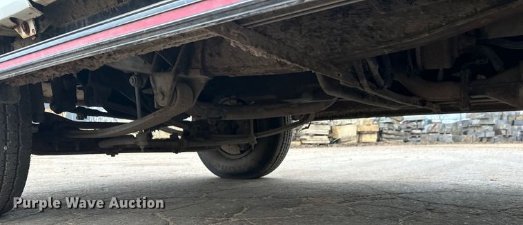 image for item DT6442 1993 Ford F450 Super Duty flatbed truck