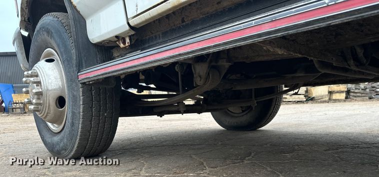 image for item DT6442 1993 Ford F450 Super Duty flatbed truck